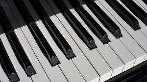 Digitale piano kopen gewogen toetsen hammer action